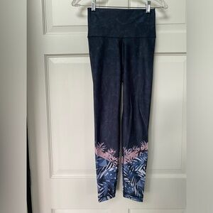 Tone it Up x Bandier Island Dip legging size small